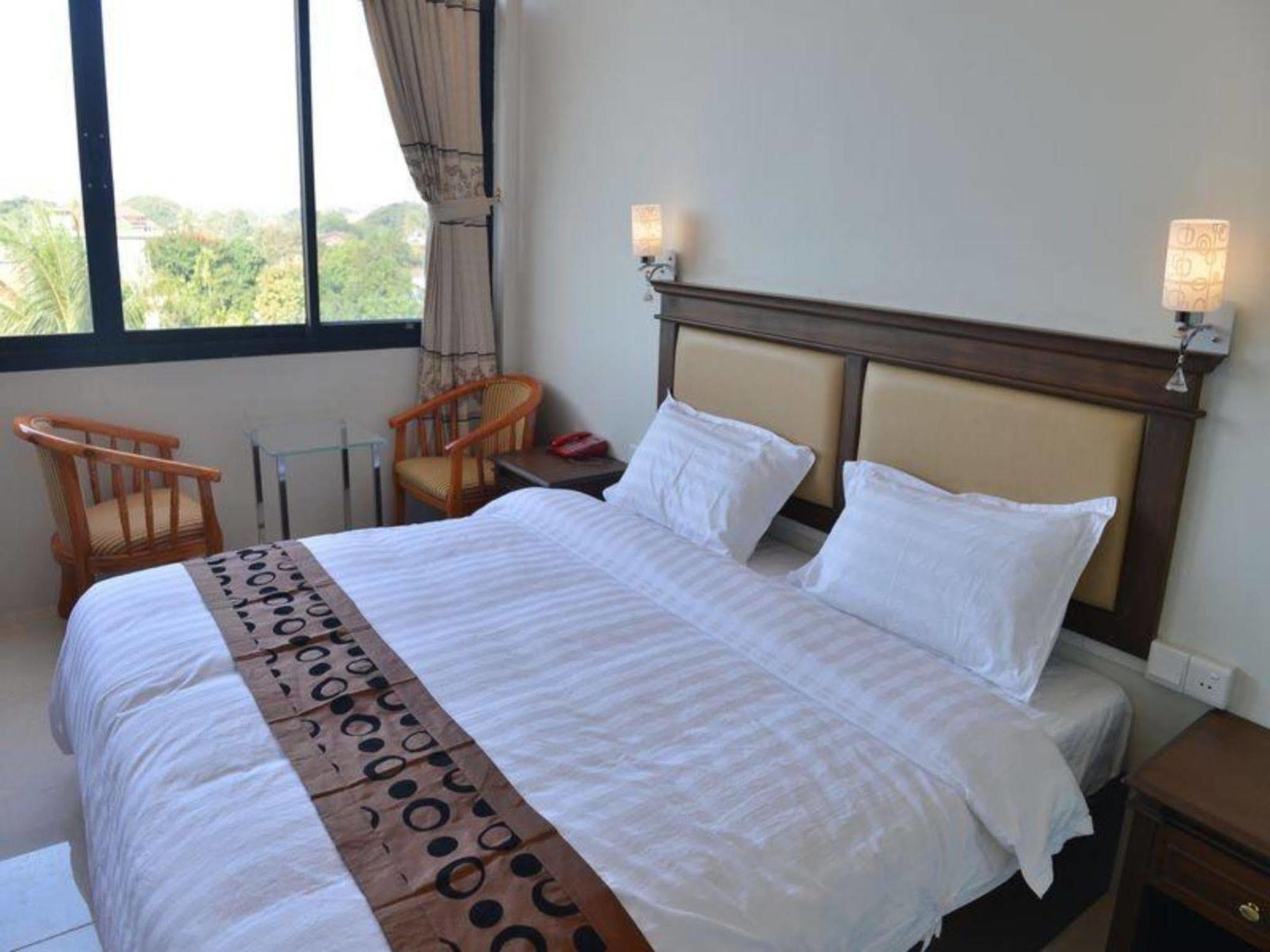 Hotel Myitkyinā Esterno foto