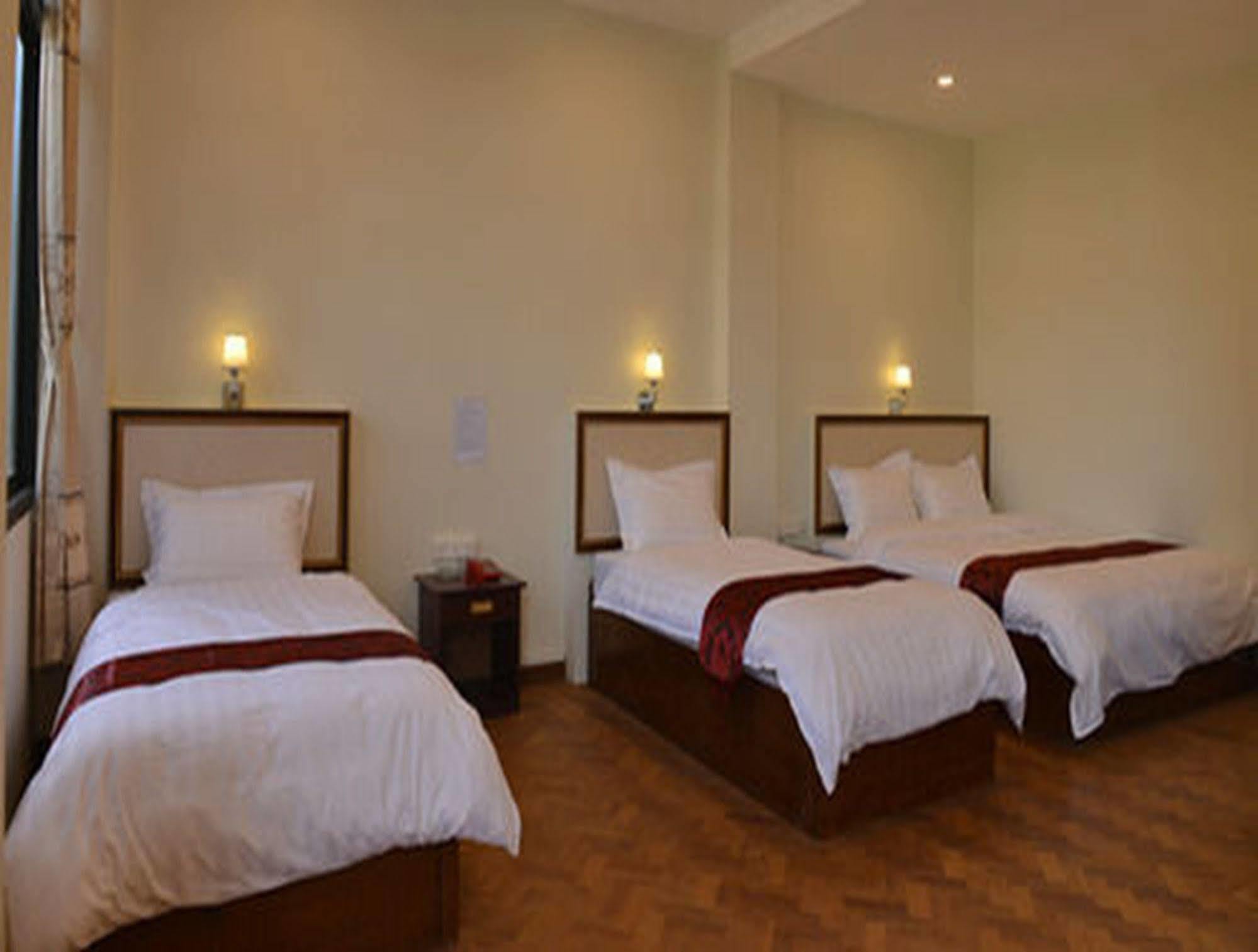 Hotel Myitkyinā Esterno foto