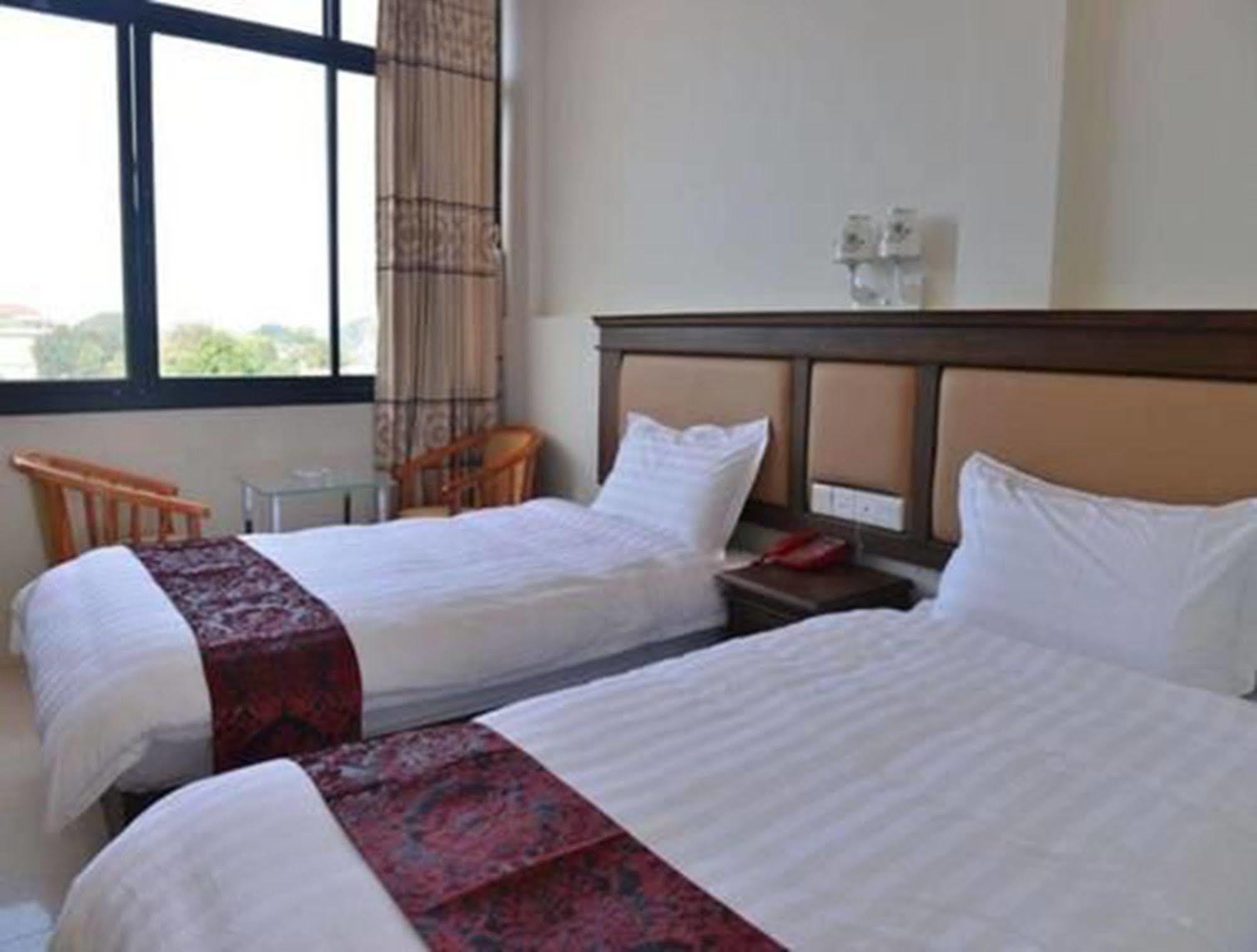 Hotel Myitkyinā Esterno foto