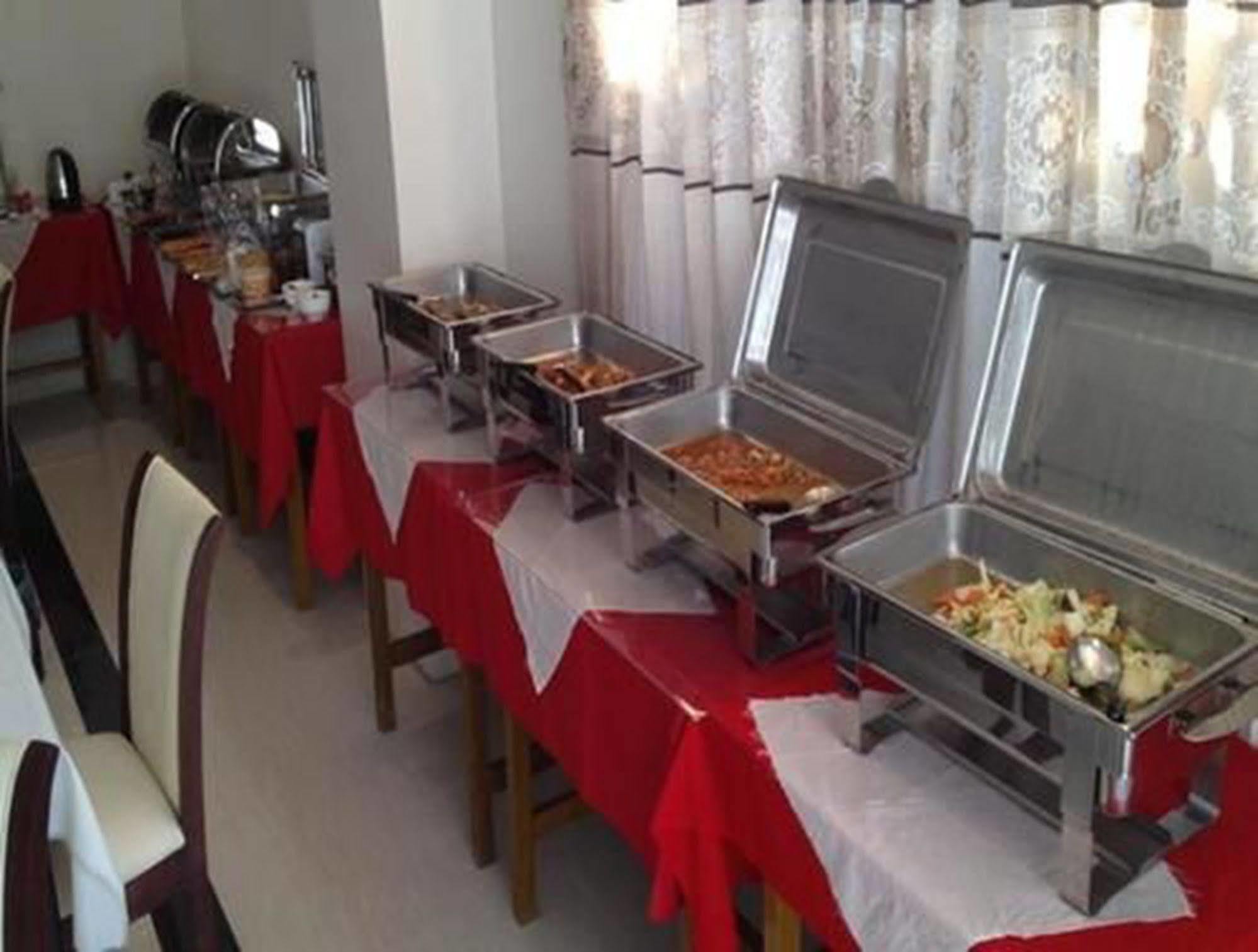Hotel Myitkyinā Esterno foto